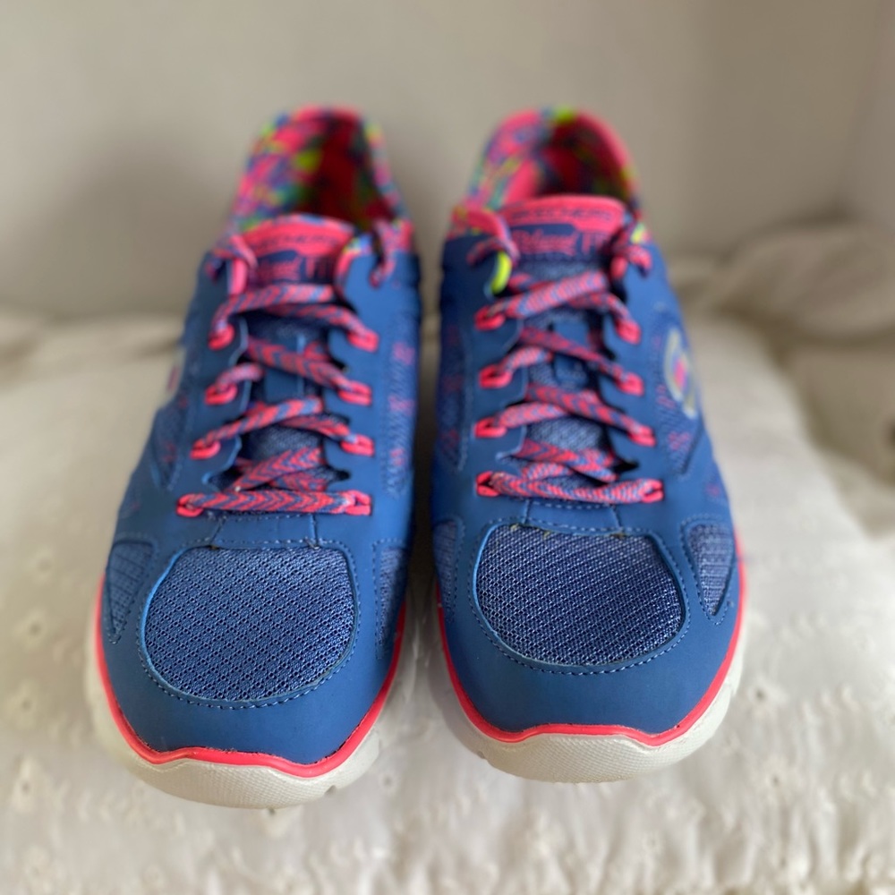 Sketchers Relax Memory-Foam shoes